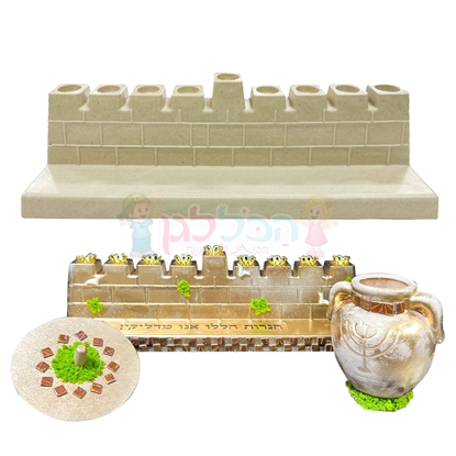 תמונה של חנוכיה במבוק כותל