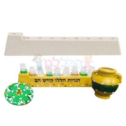 תמונה של חנוכיה במבוק כדים